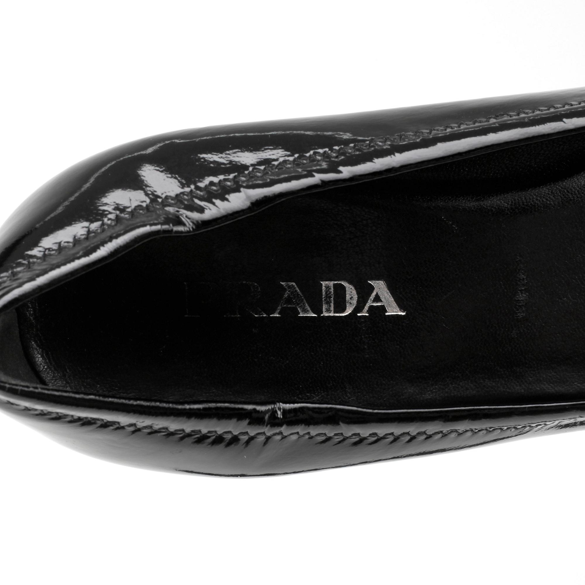 PRADA, ett par pumps. Storlek 37,5.