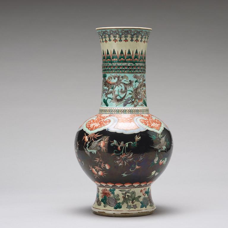 A famille noire vase, late Qing dynasty, 19th Century.