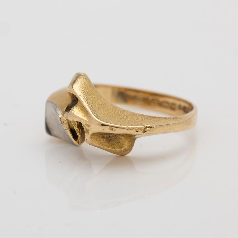 Björn Weckström, Ring, “Episode”, 18K gold and platinum, Lapponia, 1963.