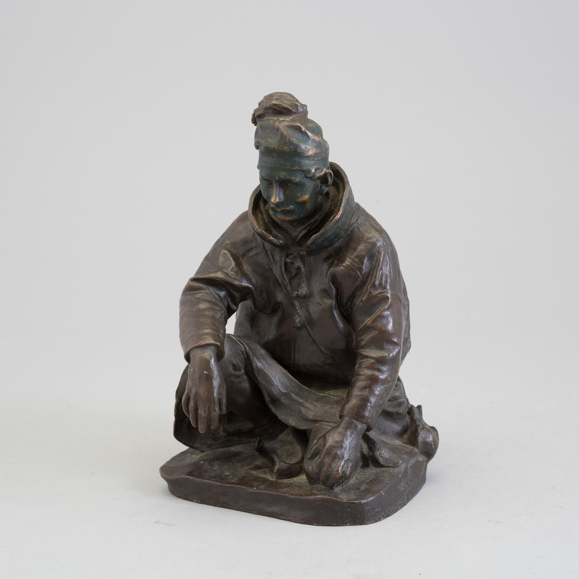CHRISTIAN ERIKSSON, SKULPTUR, mörkpatinerad brons. Sittande same, signerad 1902.