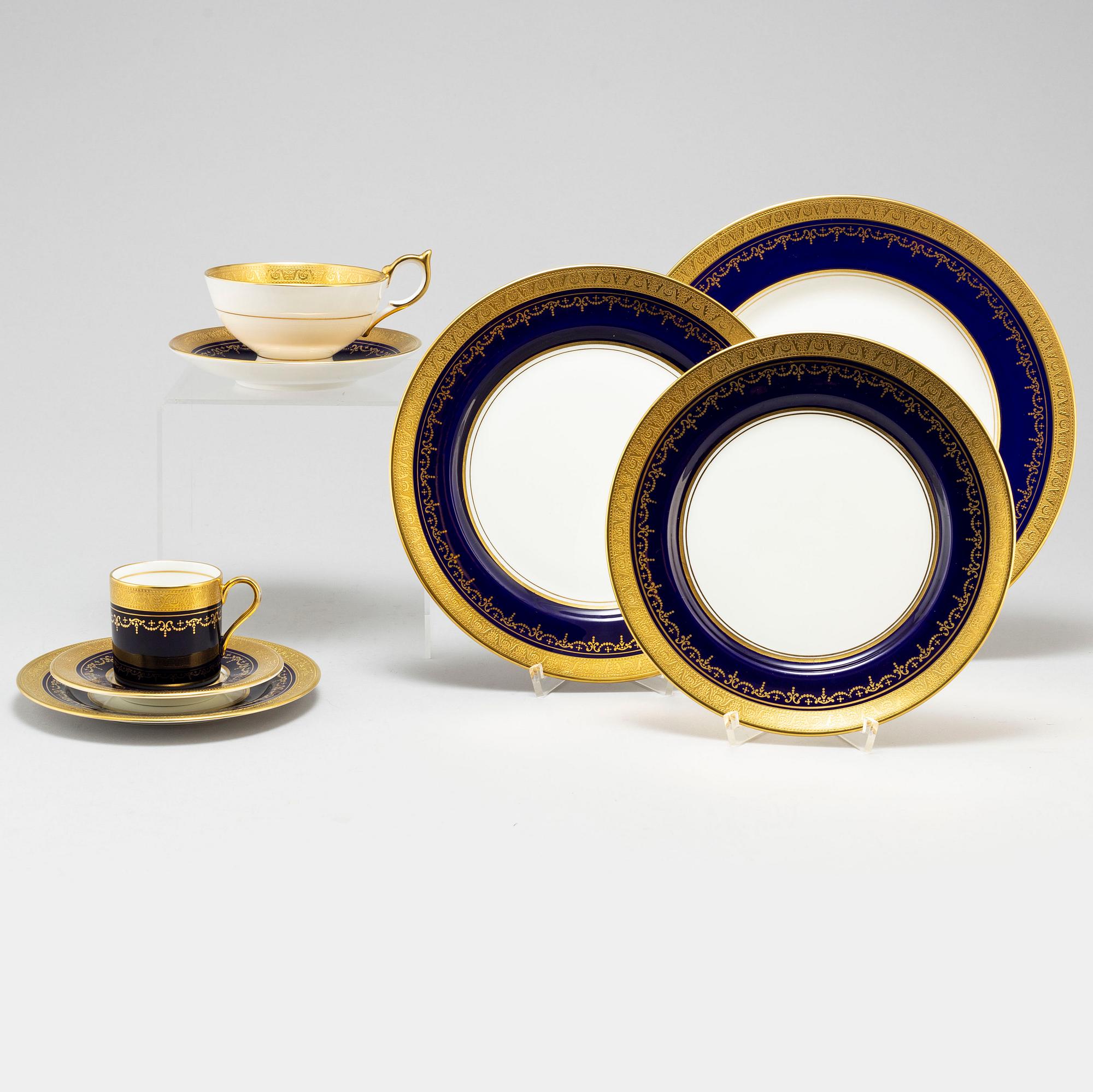 SERVIS, ca 49 delar, benporslin, "Cobalt", Aynsley, England, 1900-talets slut.