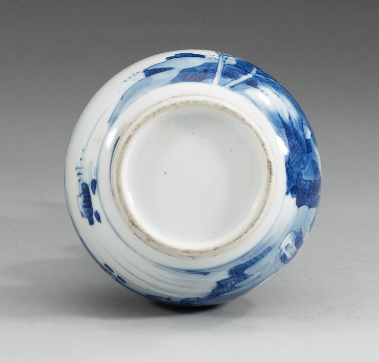 A blue and white triple gourd vase, Qing dynasty, Kang Xi (1662-1722).