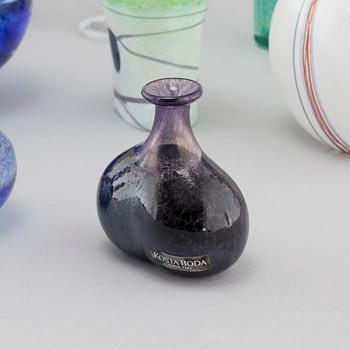 MINIATYRER, 20 st, glas, Bertil Vallien och Ulrica Hydman Vallien, Kosta Boda, signerade och numrerade, sent 1900-tal.