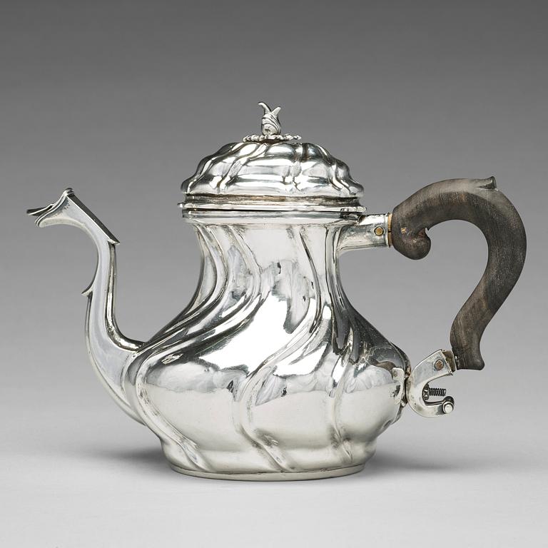 A Swedish 18th century silver tea-pot, mark of  Olof Gravander, Kristinehamn 1759.