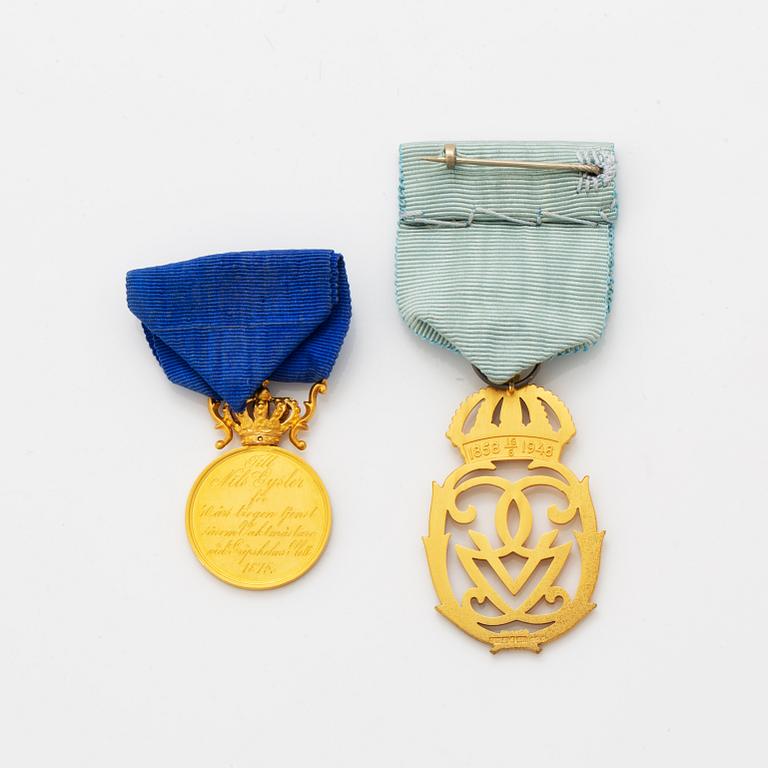 A Swedish Royal gold medal and a gilt silver decoration.