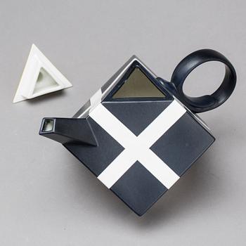ROLF SINNEMARK, TEKANNA, porslin, "Cube", Rörstrand, sent 1900-tal.