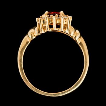 RING, 14k guld med briljantslipade diamanter tot ca 0,08 ct, samt oval citrin. Vikt 3,5 g.