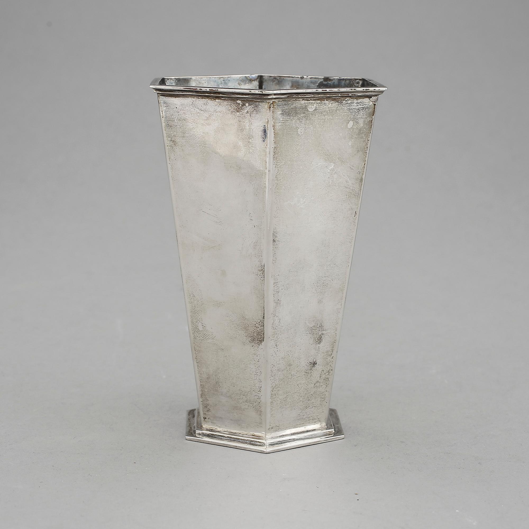 VAS, silver, J L Hultman AB, Stockholm,  1945. Vikt ca 250g.