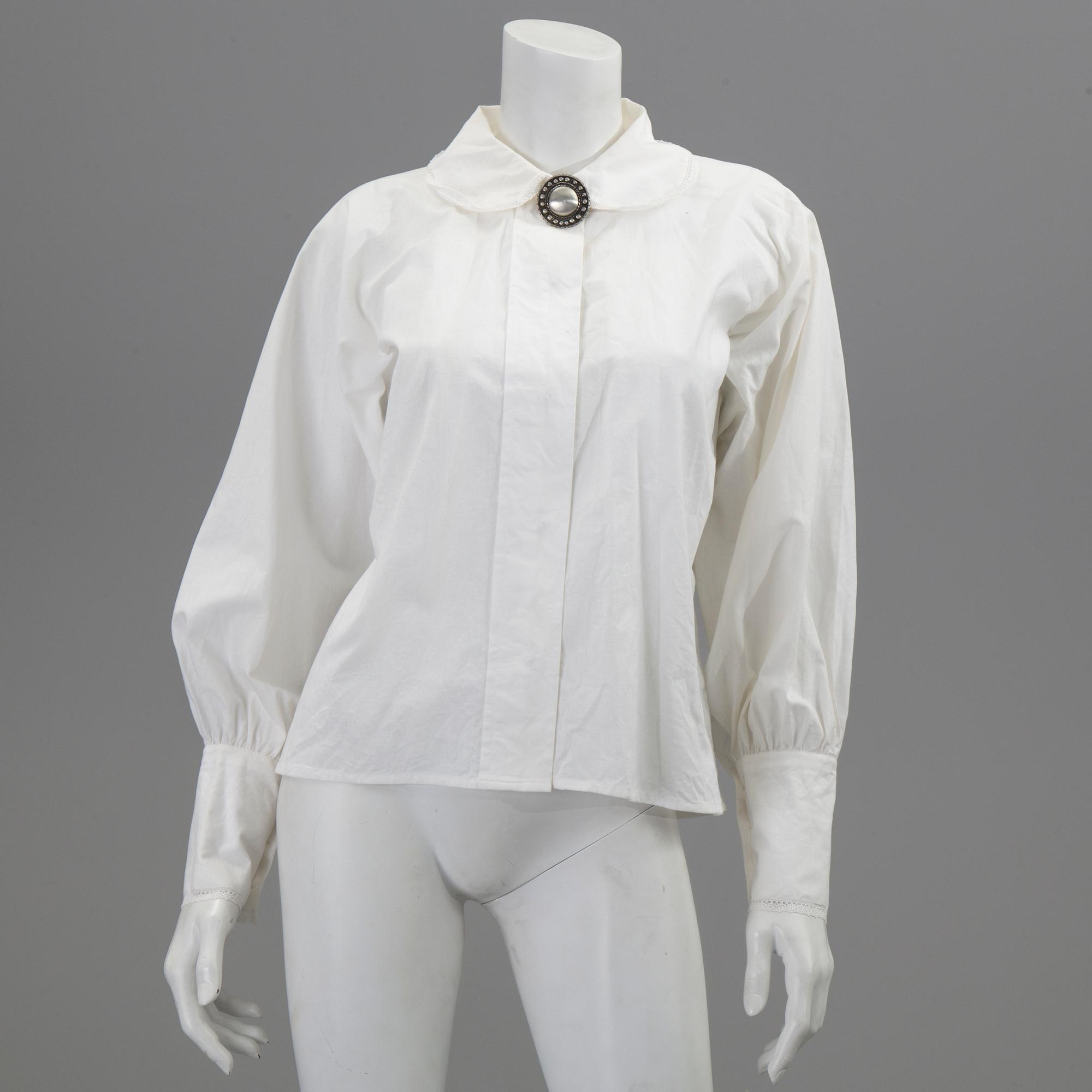 A Swedish folk costume from the second half of the 20th century.