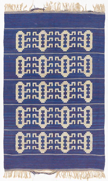 A flat weave, mid 20th Century, circa 293 x 187 cm.