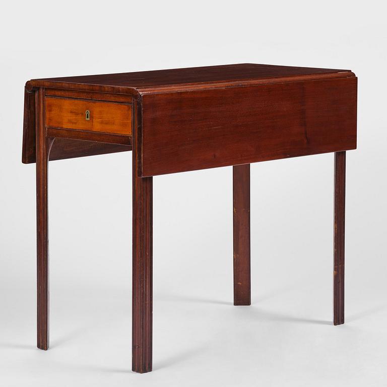 A late gustavian mahogny table.