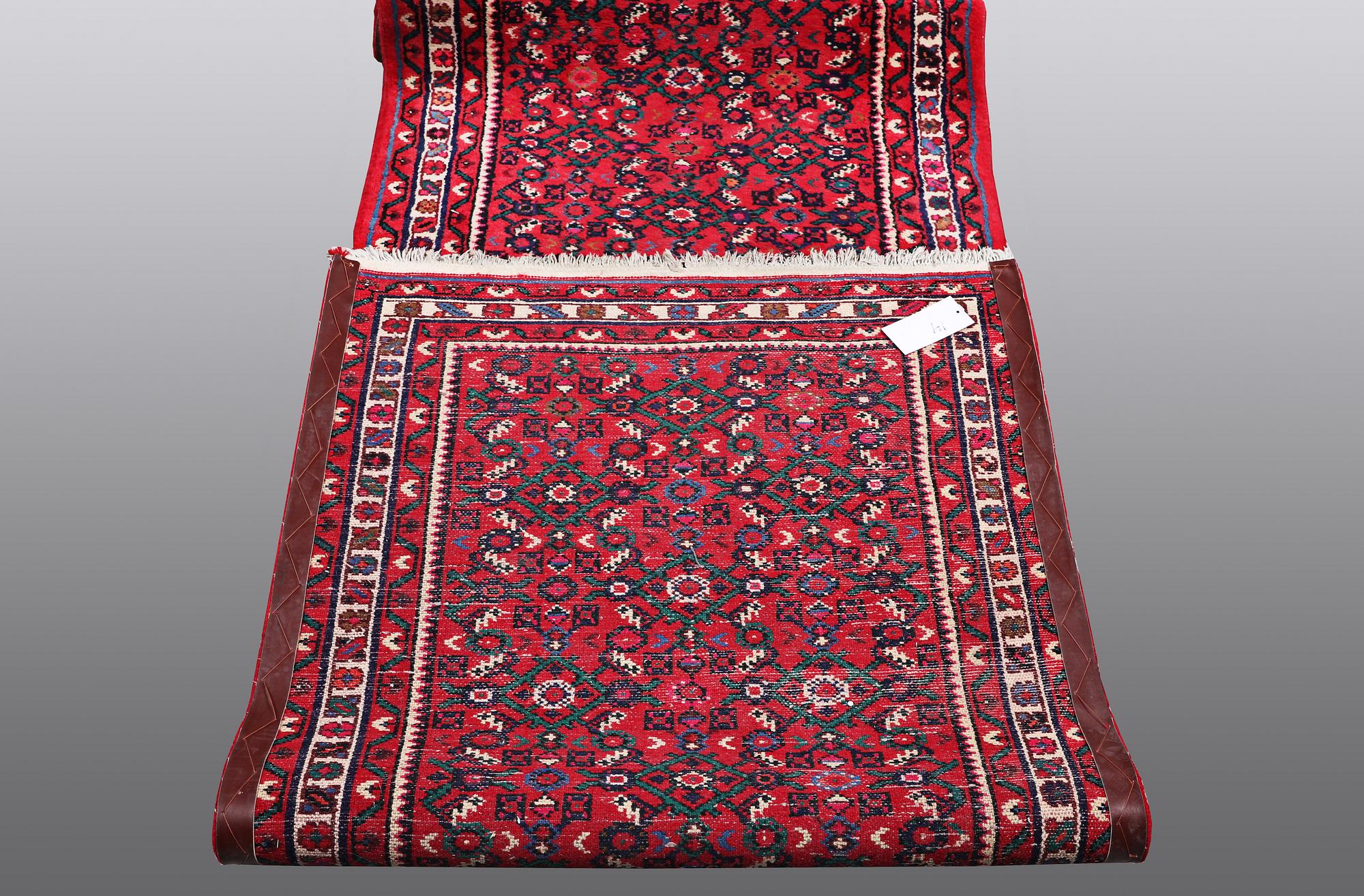 A runner, Hosenabad, ca 930 x 83 cm.
