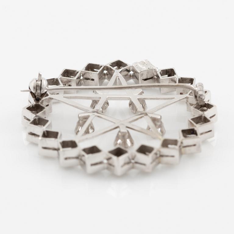 Brooch 18K white gold with brilliant-cut diamonds.