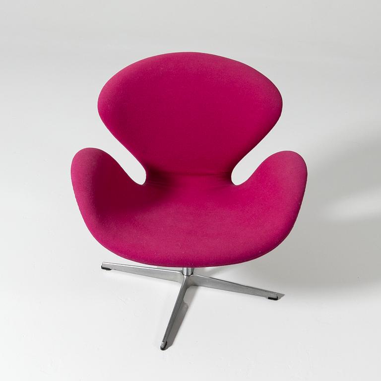 Arne Jacobsen, Armchair "Swan", Fritz Hansen, 2004.