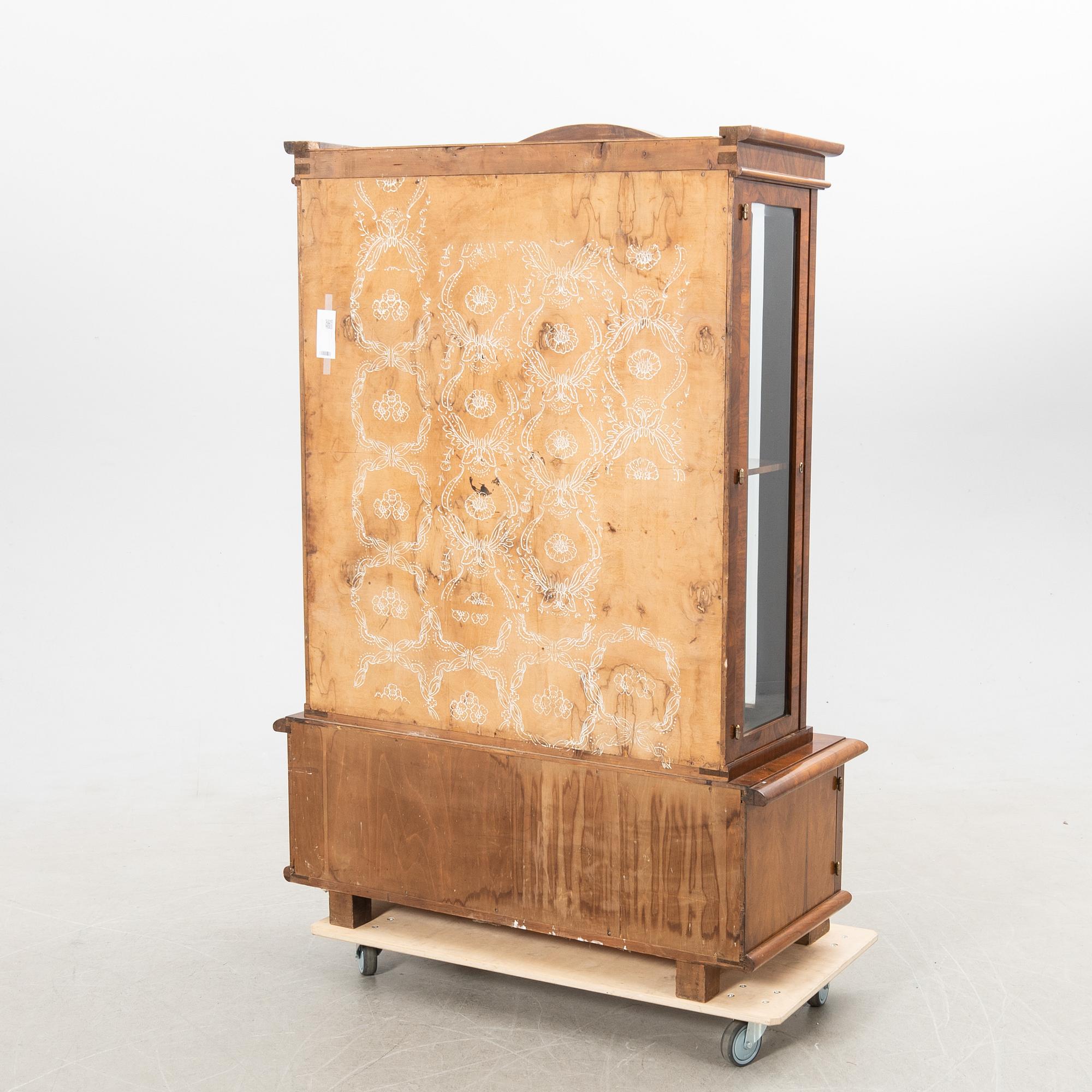 Display cabinet Art Deco first half of the 20th century.