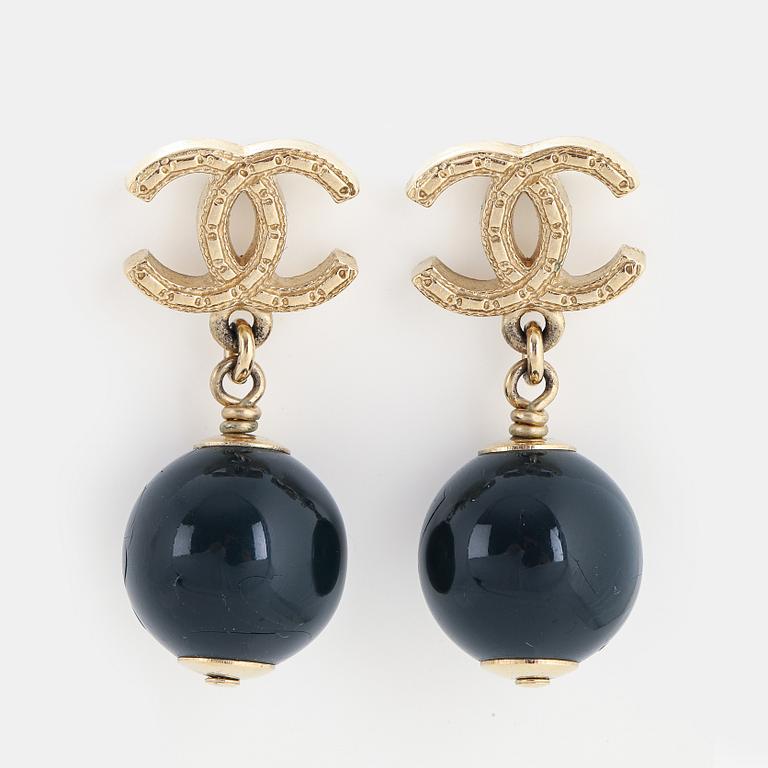 Chanel, a pair of eattings, 2013.