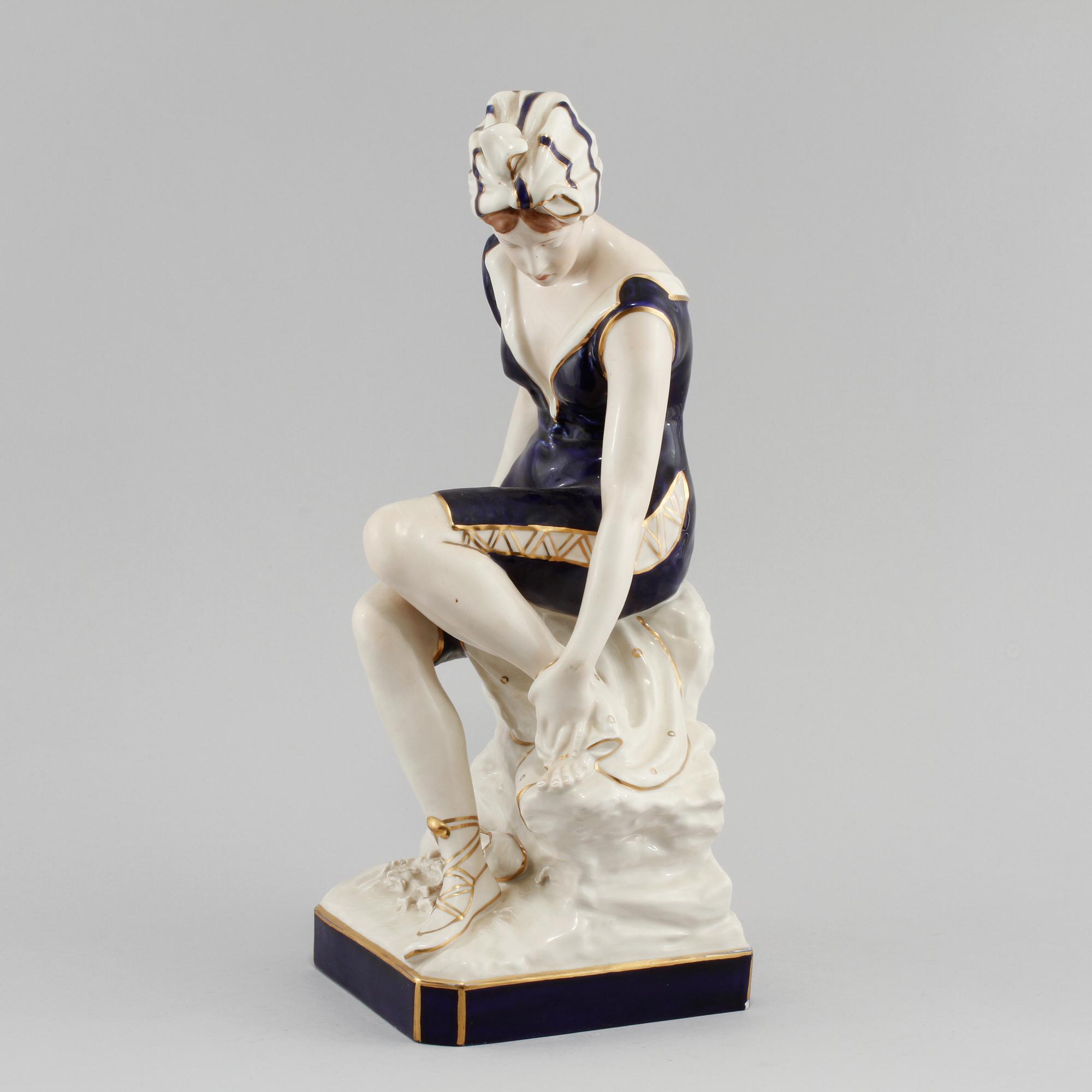 FIGURIN, porslin, Royal Dux, 1900-talets första hälft.