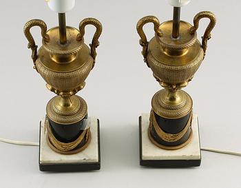 BORDSLAMPOR, 1 par, empirestil, 1900-talets första hälft.