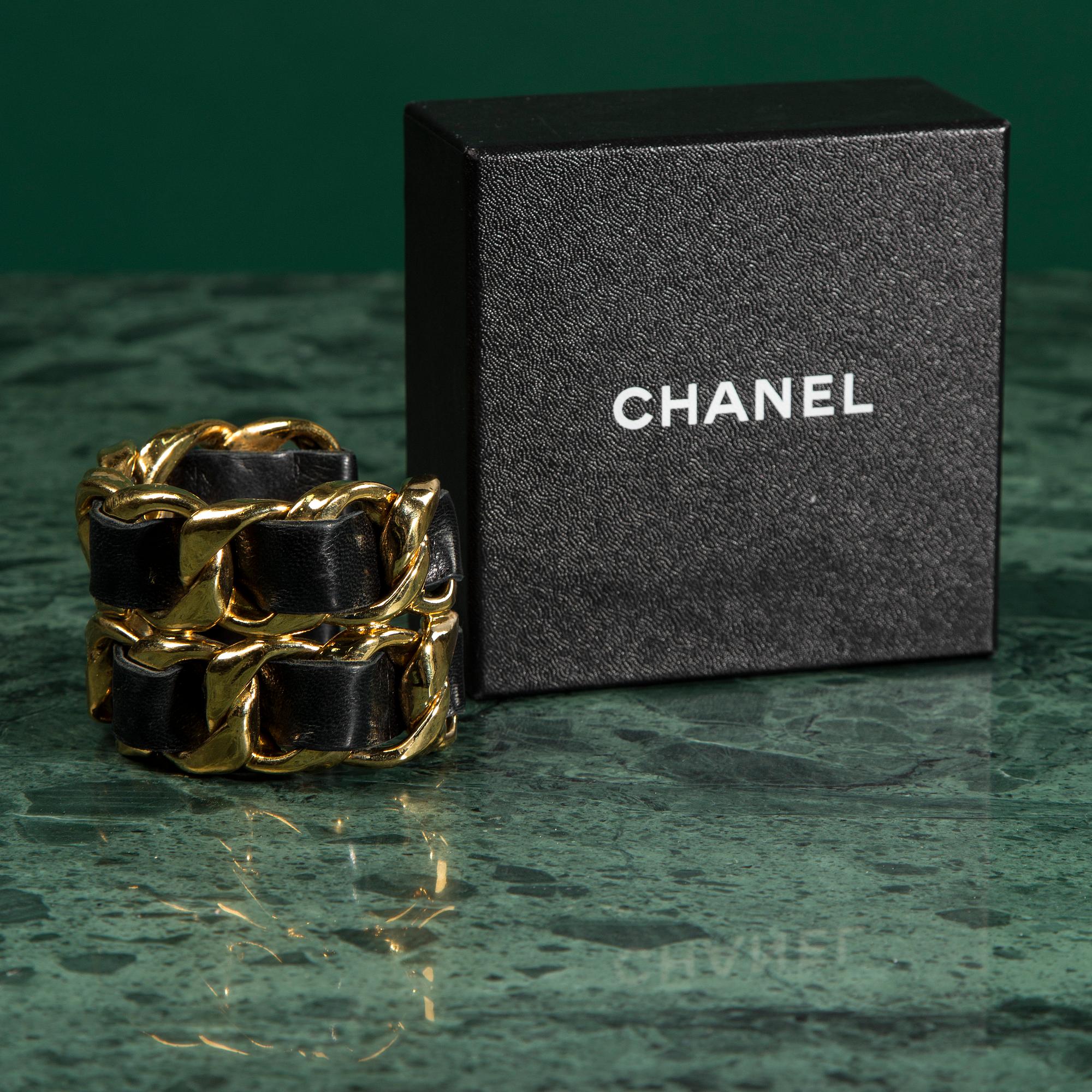 ARMBAND, CHANEL.