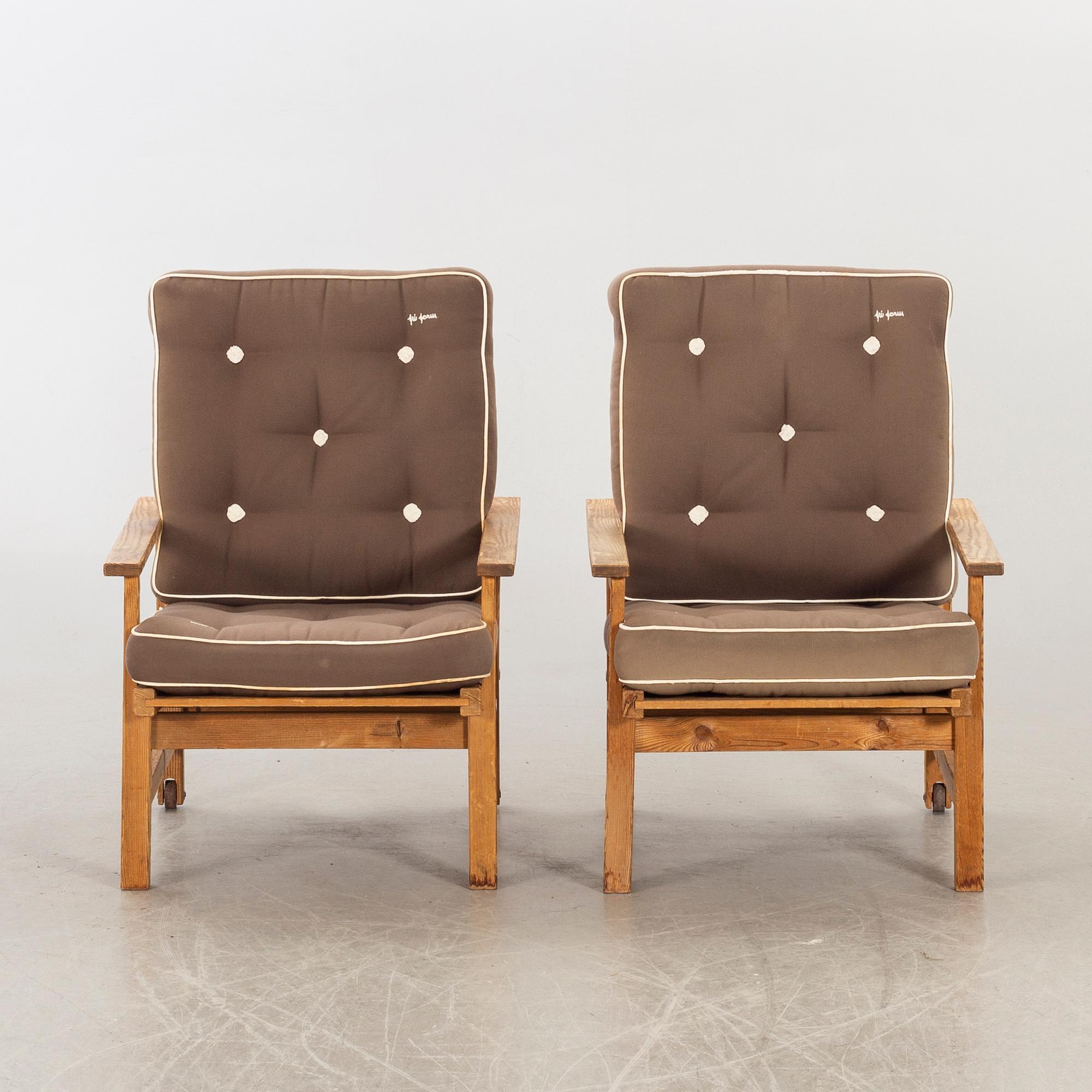 ELSA STACKELBERG, ett par fåtöljer för Fri Form.