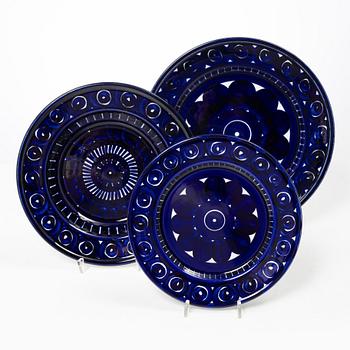 Ulla Procopé, a 36-piece porcelain dinner service, 'Valencia', Arabia, Finland.