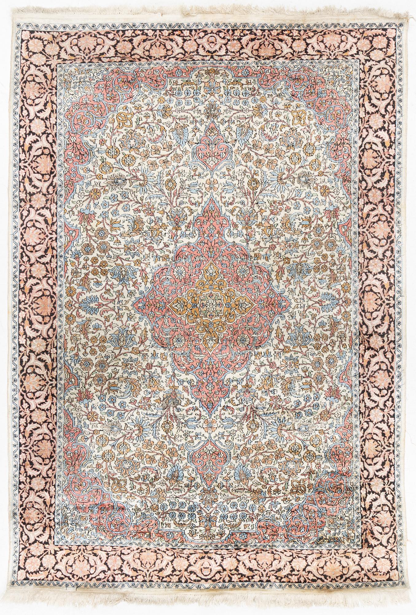 Matta, old silke Kashmir, ca 270 x 187 cm.