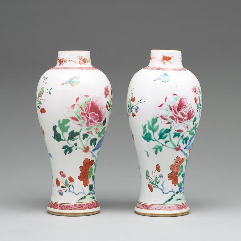 VASER, ett par, kompaniporslin. Qingdynastin, Qianlong (1736-95).