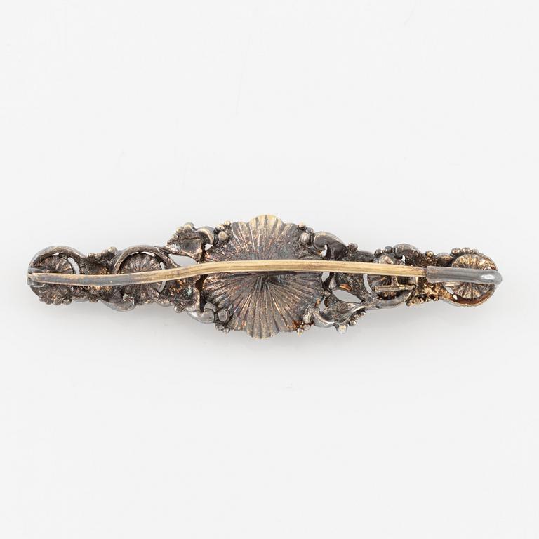 Brooch in silver and 18K gold set with rose-cut diamonds.