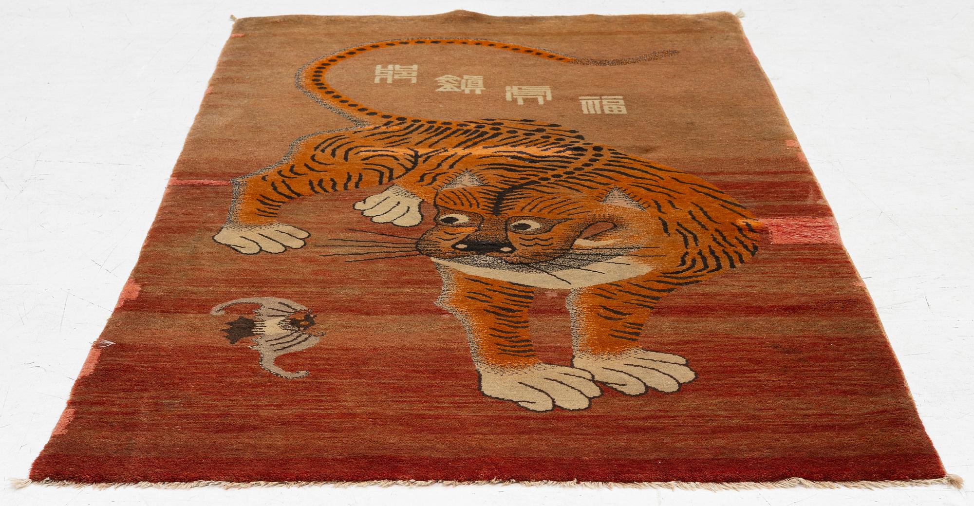 Matta, Mongoliet, antik, omkring 1900, ca 168 x 94 cm.