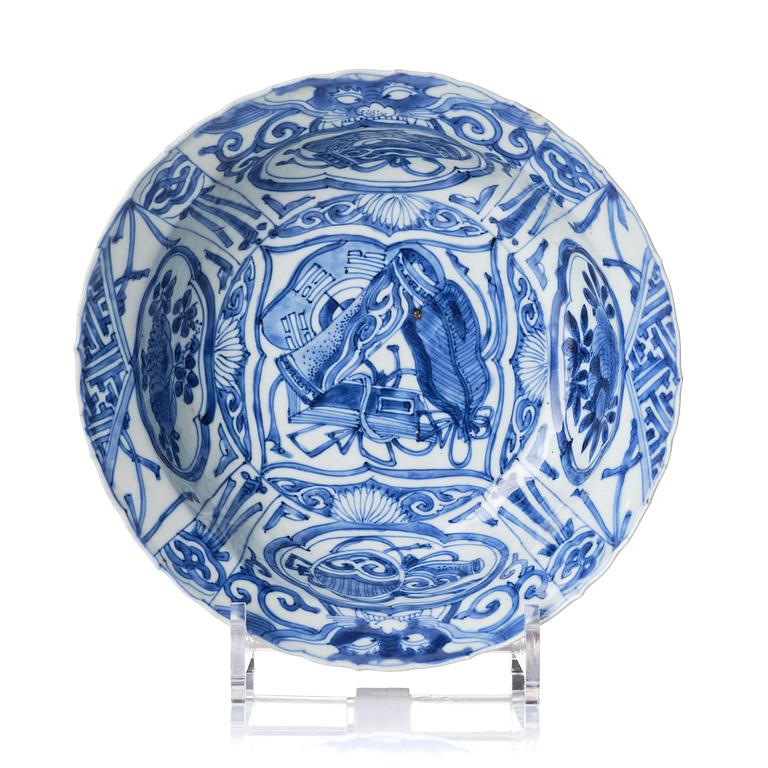 A blue and white klappmutz dish, 17th century.