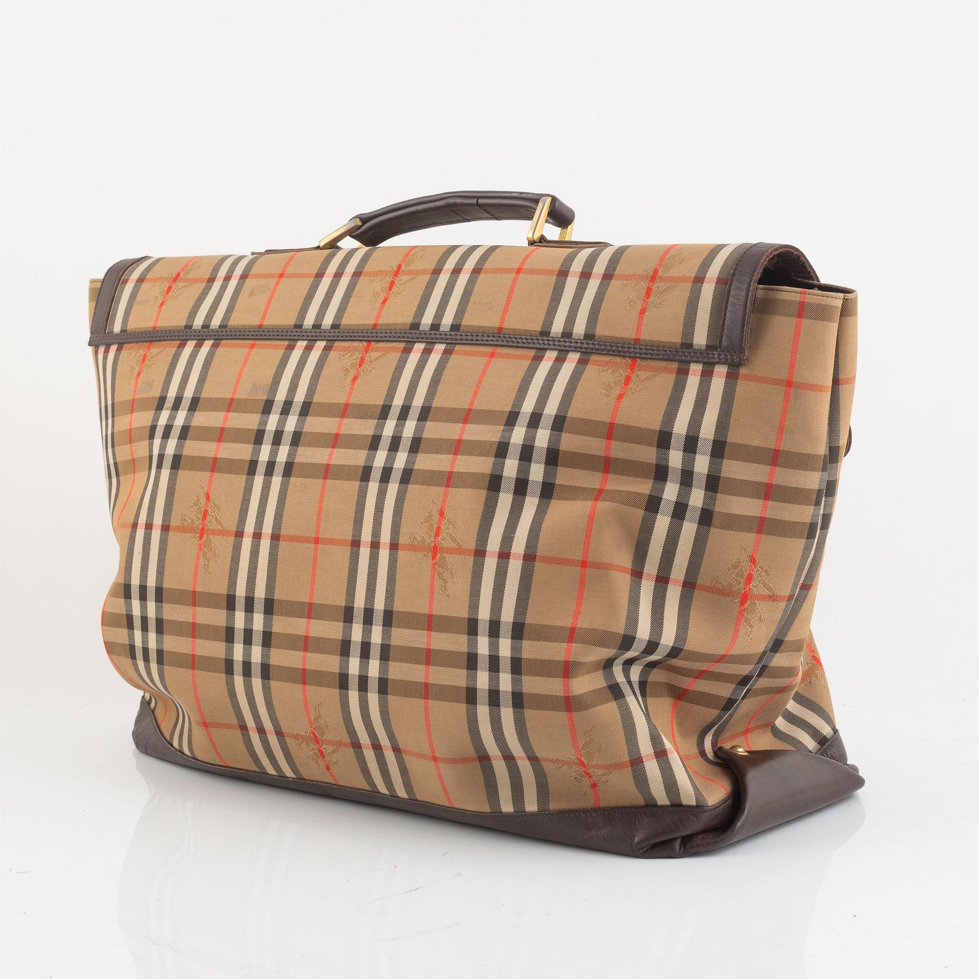 Burberry, weekend bag.