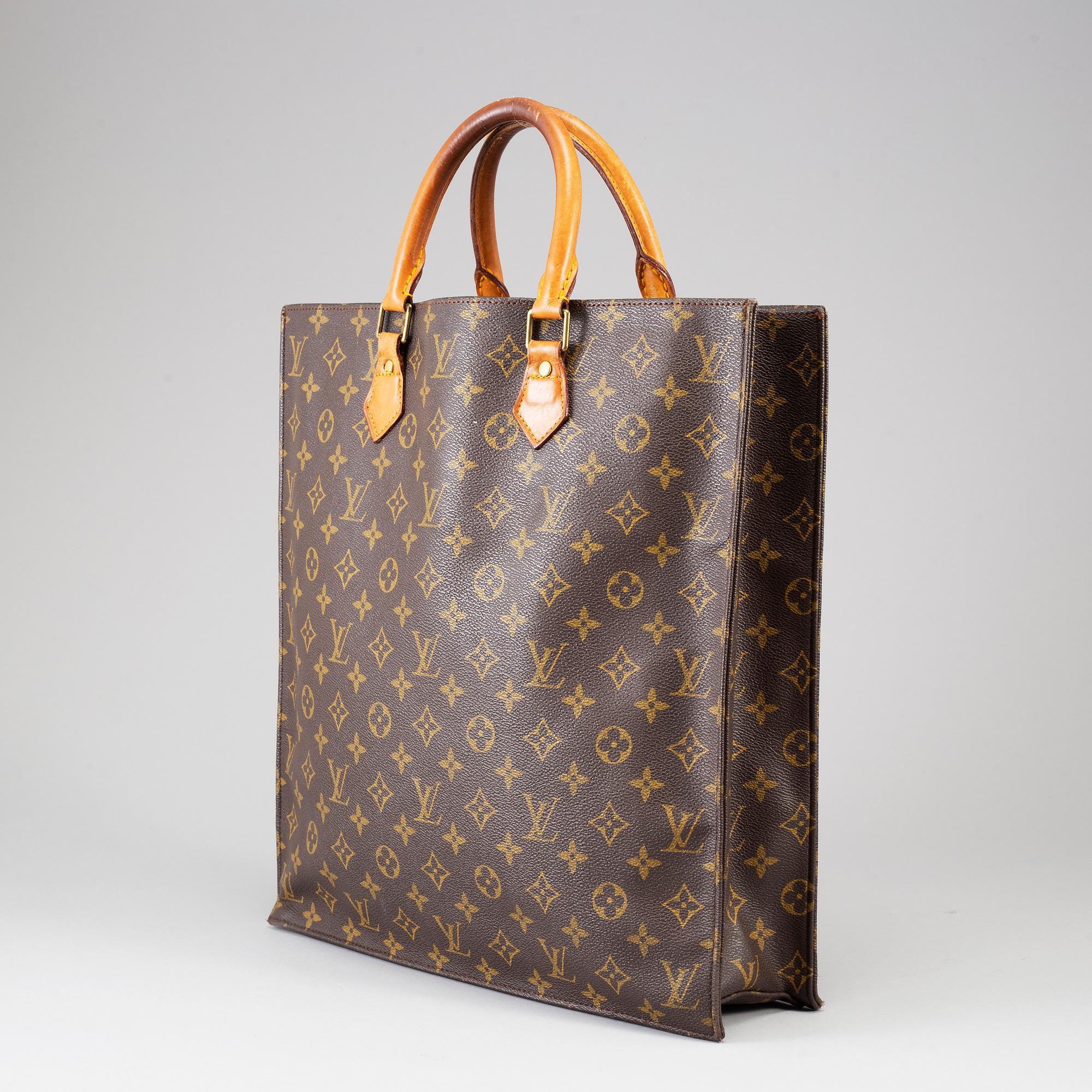 LOUIS VUITTON, a 'Sac Plât' bag.