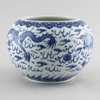 A blue and white dragon jar, Qing dynasty with Qianlong mark.