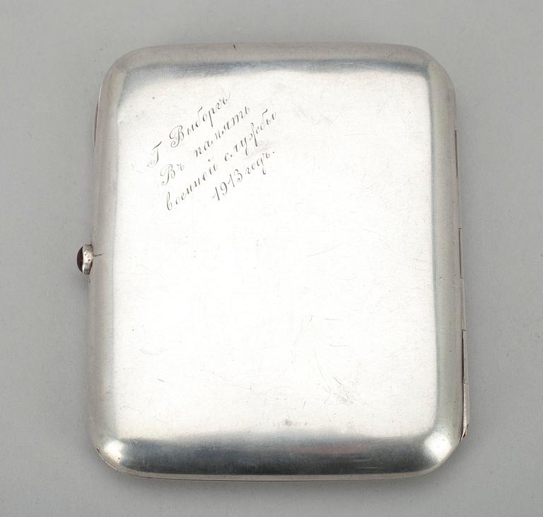 CIGARETTETUI, silver, Ryssland, Moskva ca 1913. 159g.