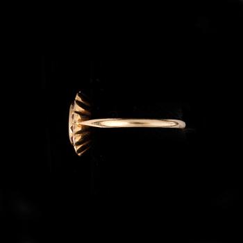 RING, 18K guld med granater, Gustav Dahlgren och co, Malmö, 1936. Vikt ca 2,3g.