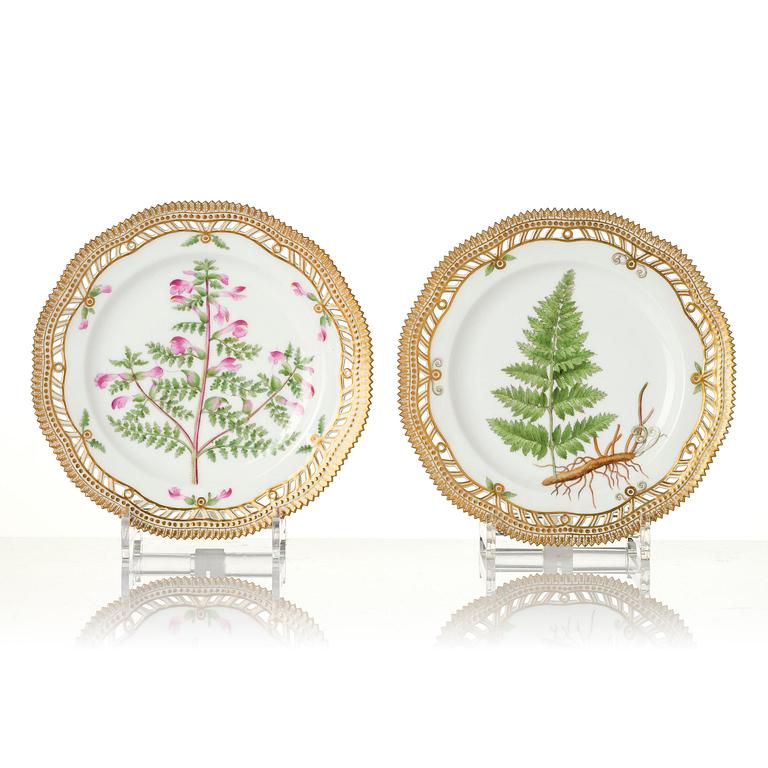 A set of 12 Royal Copenhagen 'Flora Danica' lunch plates, Denmark, 1889-1922.