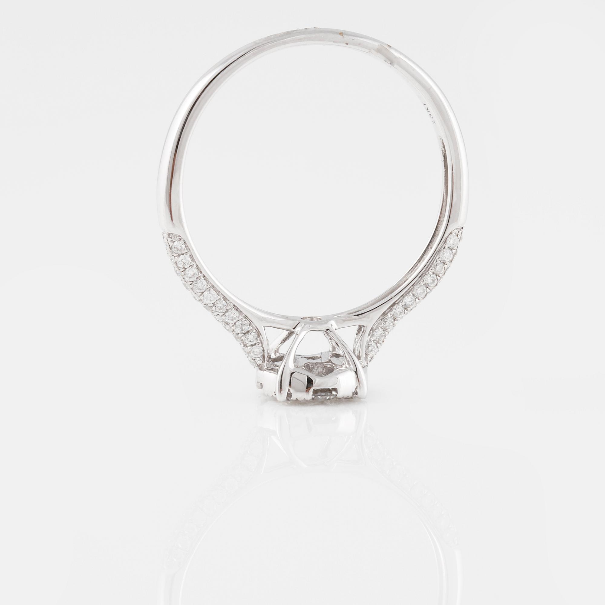 RING, med briljantslipade diamanter ca 0.60 ct.