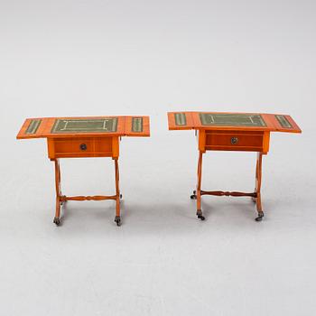 A pair of side tables width drop leaves from Schelco, end of the 20th Century.