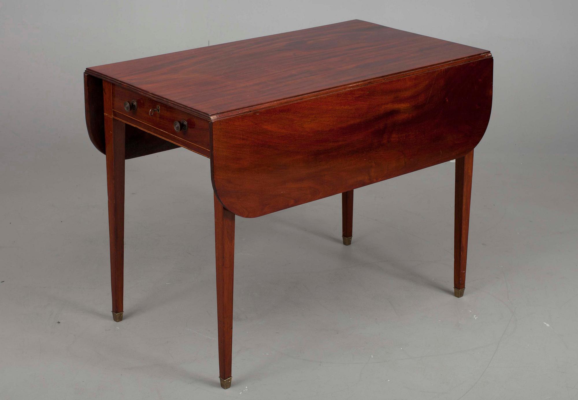 KLAFFBORD, mahogny, s.k. Pembroke table, England, 1800-talets senare hälft.