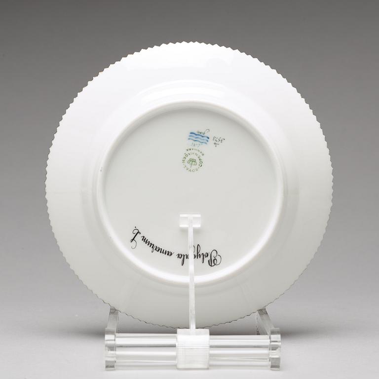 ASSIETTER, 12 stycken, porslin. "Flora Danica", Royal Copenhagen, Danmark, 1900-tal.