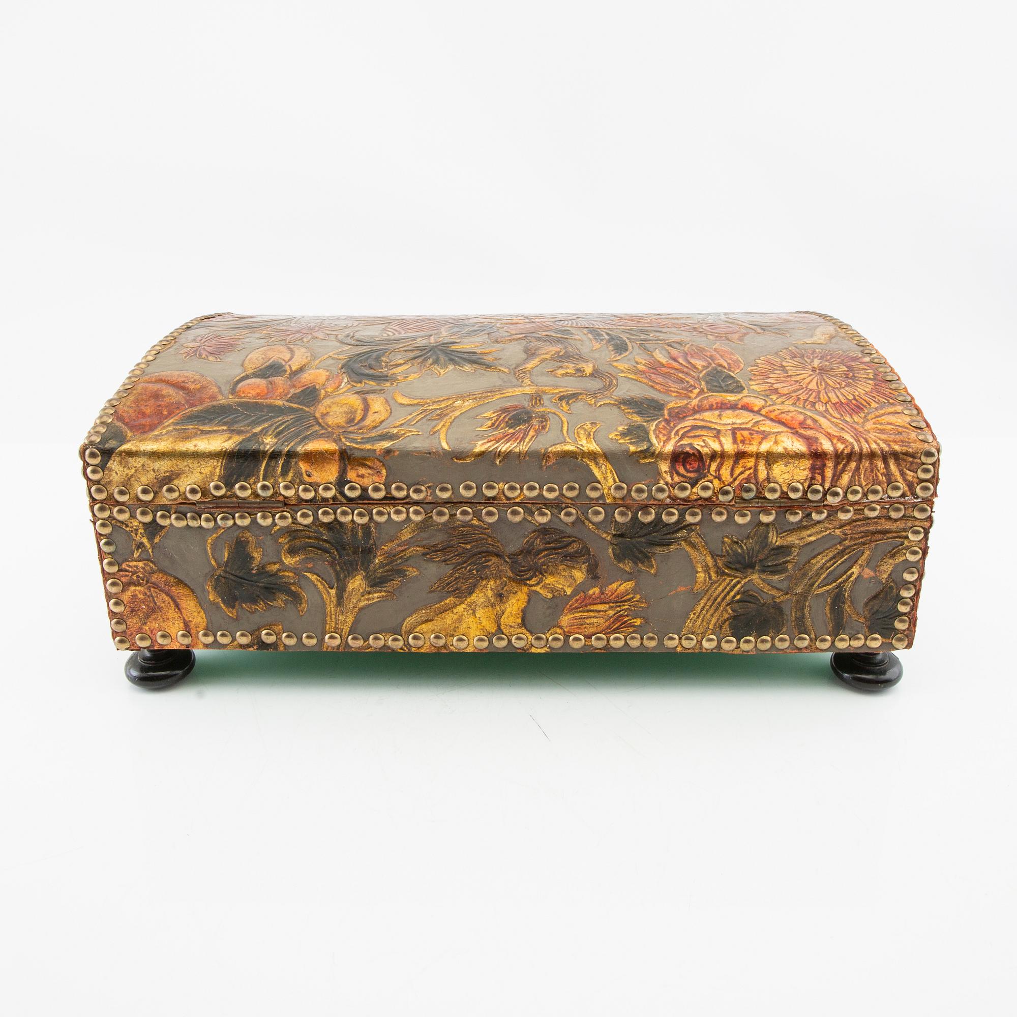 Casket in Baroque style, late 19th century.
