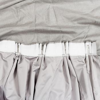A pair of velvet curatins, 21st Century. Measurement 260x326 cm.