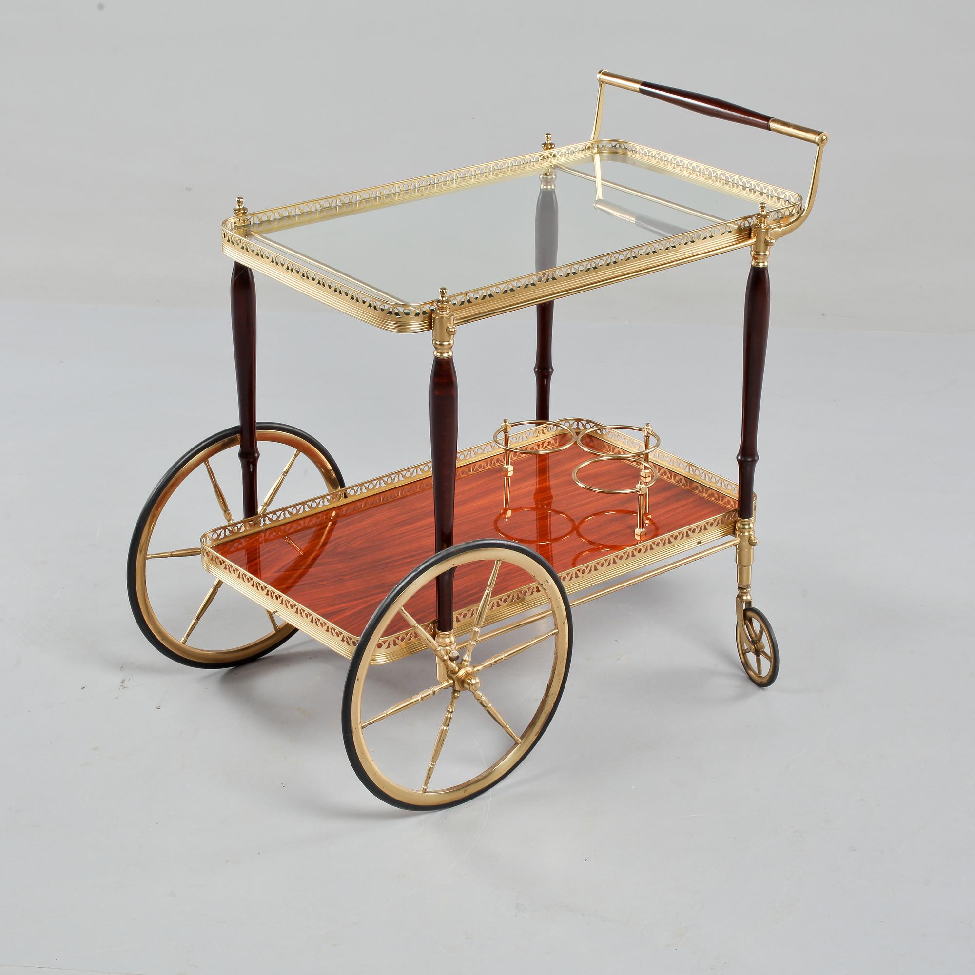 SERVERINGSVAGN, 1900-talets andra hälft.