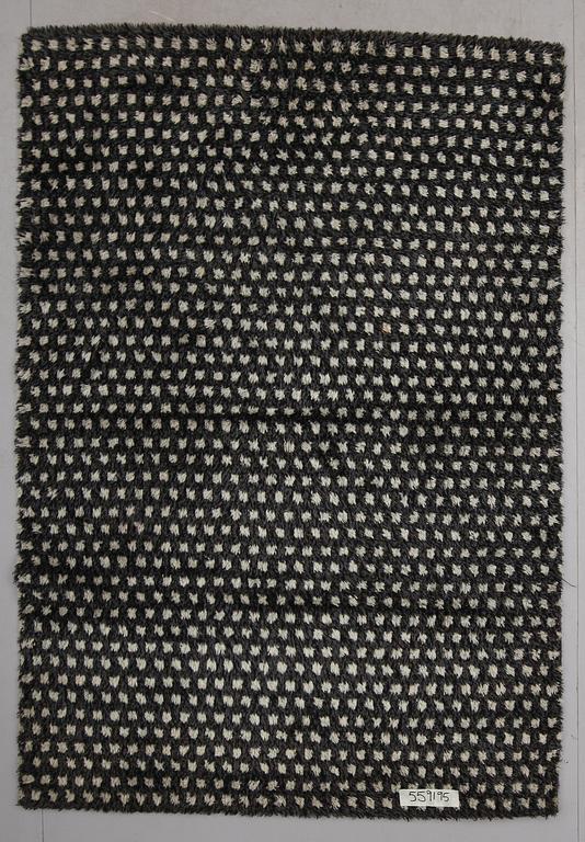MATTA, rya. Ca 230 x 160 cm.