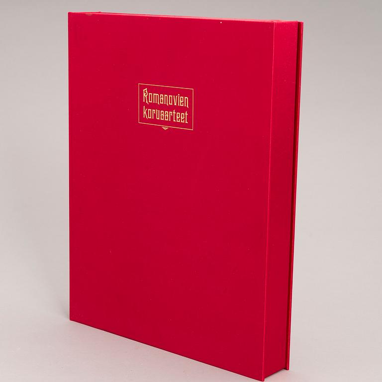 STEFANO PAPI, BOK, "Romanovien koruarteet" Kustannusosakeyhtiö Tammi Helsingfors 2010. Numrerat verk 1157/ 1950.