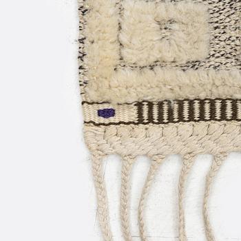 Märta Måås-Fjetterström, matta, "Vita spetsporten", reliefflossa, ca 270 x 164 cm, signerad AB MMF A.C.E. C 1962.