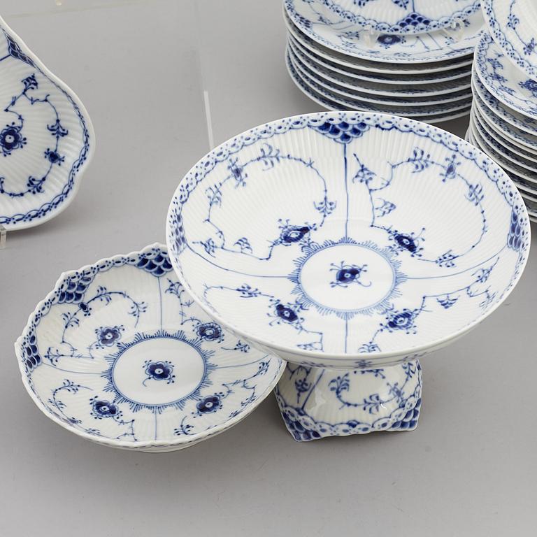 A Royal Copenhagen 'Musselmalet' porcelaine service (55 pc).