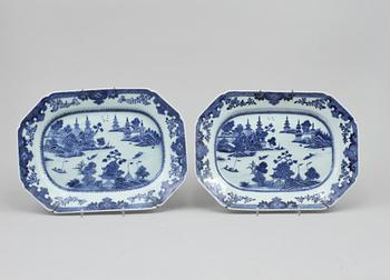 STEKFAT, ett par, porslin, Kina, 1700-tal.