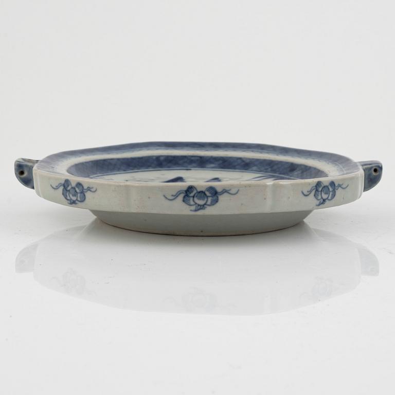 Two blue and white porcelain ginger jars and a warm water dish, China, Qing dynasty, 19th century.
