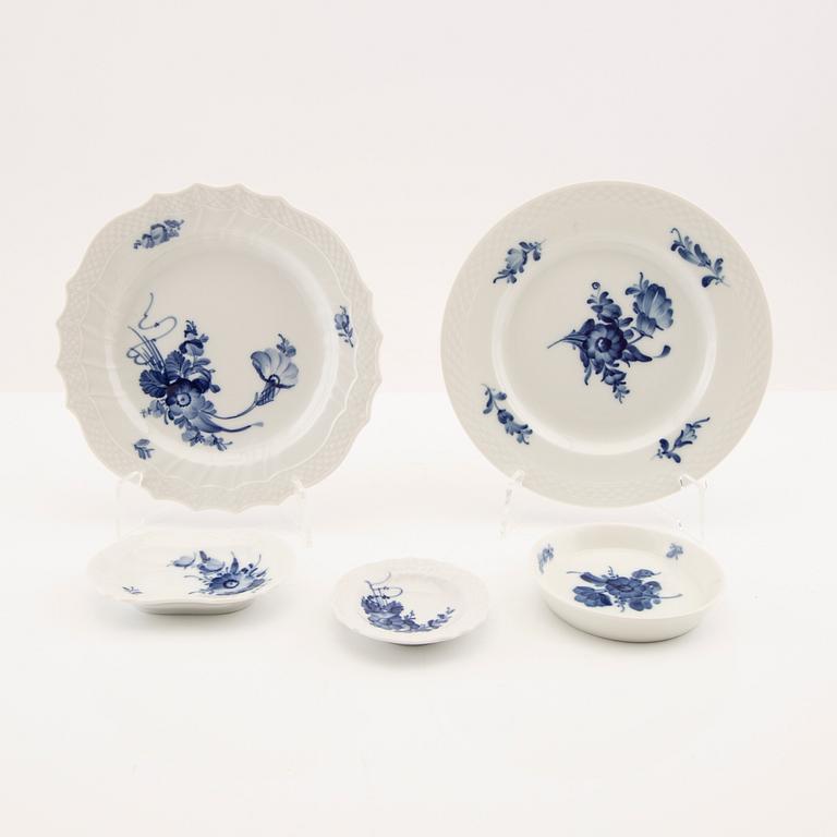 Servis "Blå blomst" 97 dlr Royal Copenhagen porslin.